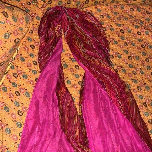 Women’s Reversible Scarf - Picture 2 of 4